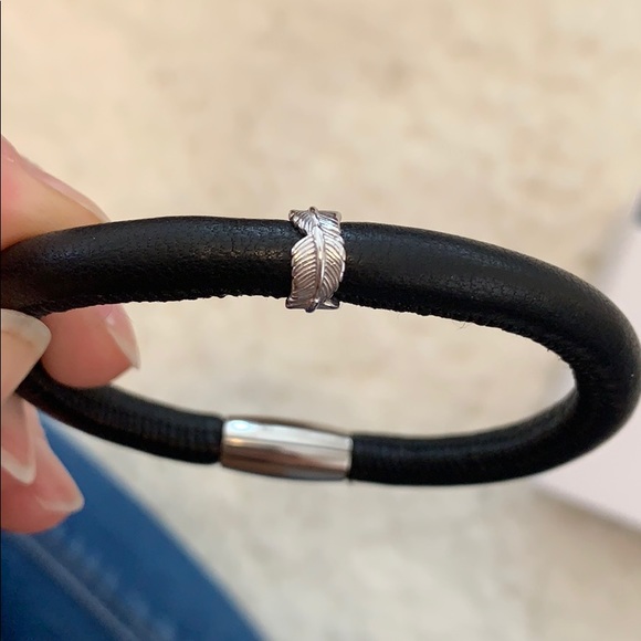 New in Box Endless Jewelry Bracelet & Charm - Picture 7 of 7